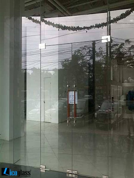 Cửa kính thủy lực 2 cánh 3 vách bên (2)